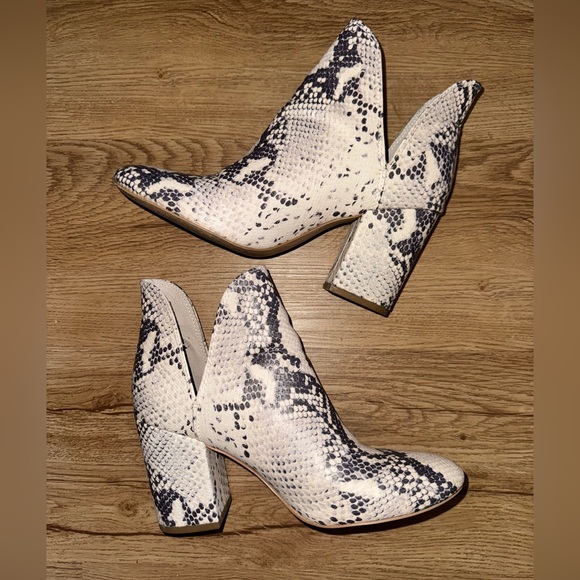 Steve Madden “Rookie” - Picture 2 of 4